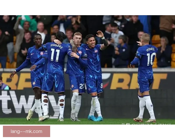 切尔西接近签下拉维亚引发热议 交易即将敲定或成新赛季关键补强